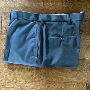 Haggar Iron Free Premium Khaki, Size 40 x 30, Medium Gray, Excellent Condition